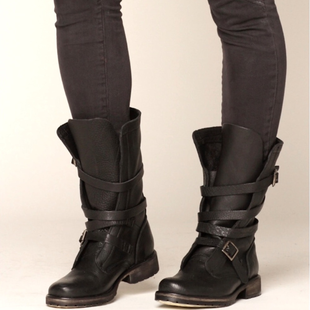 😍Steve Madden Combat Boots😍